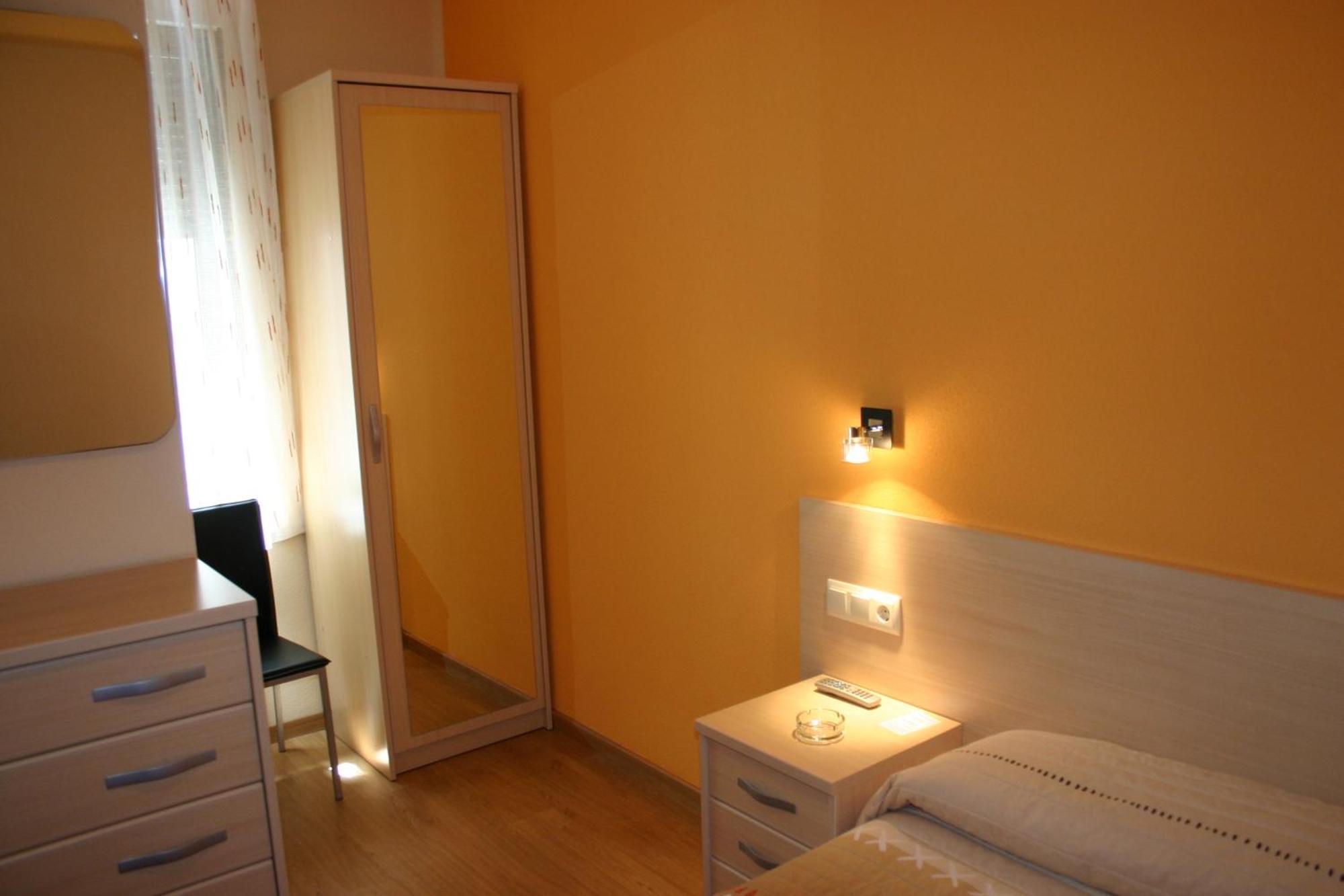 Hostal Hispanico I Саламанка Экстерьер фото